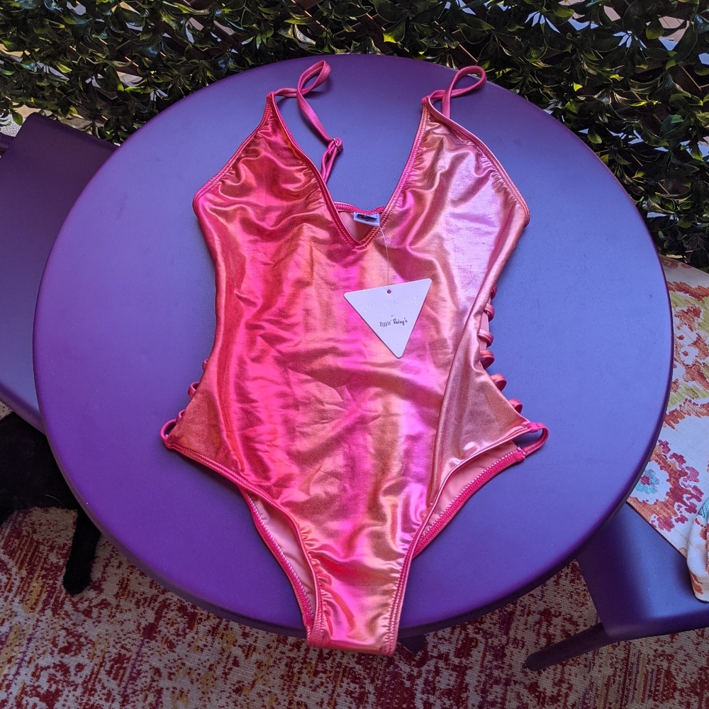 dippin' daisies swimsuit